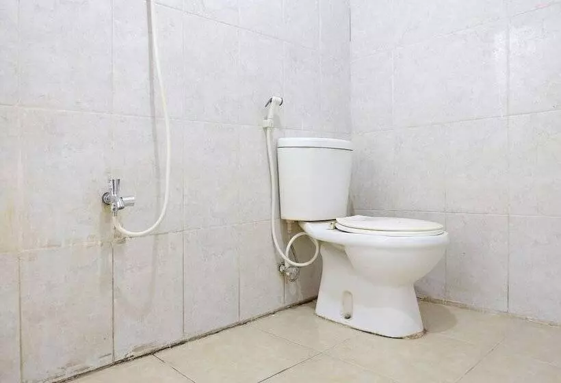 Hotelli Spot On 2661 Wisma Maysara Makassar