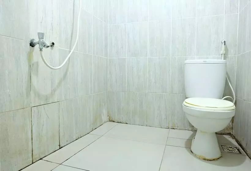 Hotelli Spot On 2661 Wisma Maysara Makassar