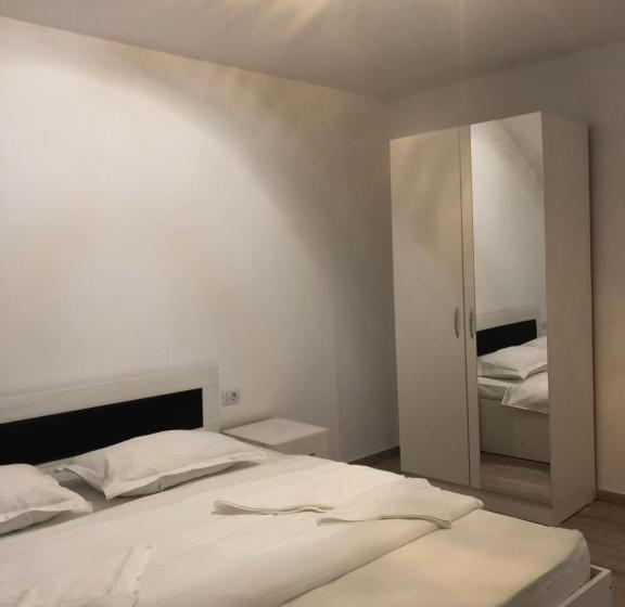 פנסיון New House