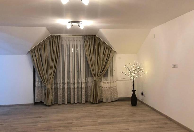 פנסיון New House