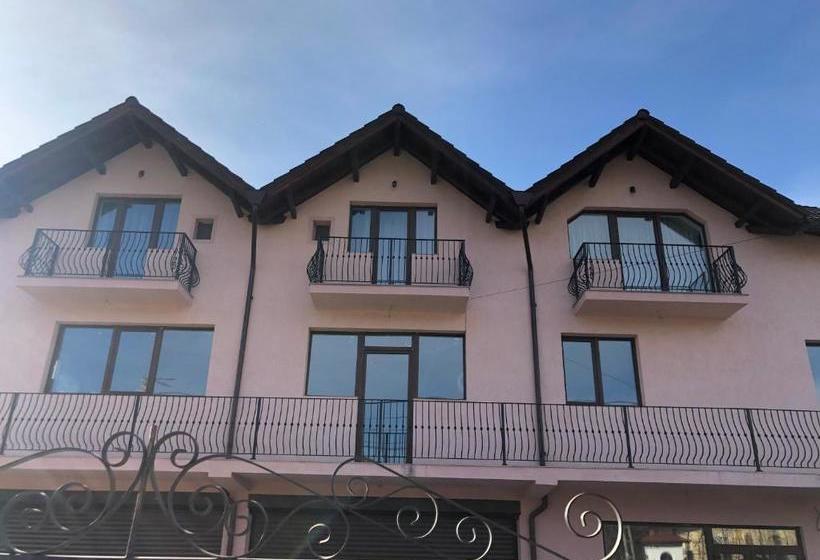 פנסיון New House