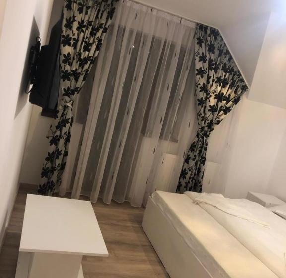 פנסיון New House