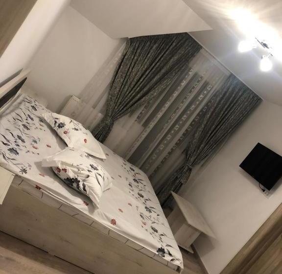 פנסיון New House