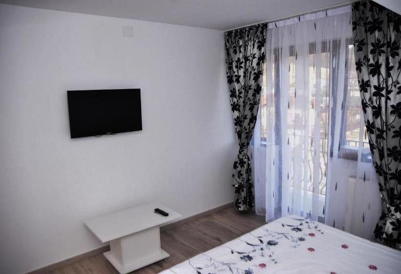 פנסיון New House