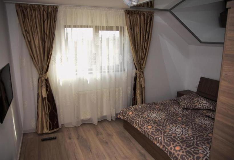 פנסיון New House