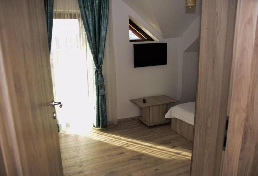 פנסיון New House