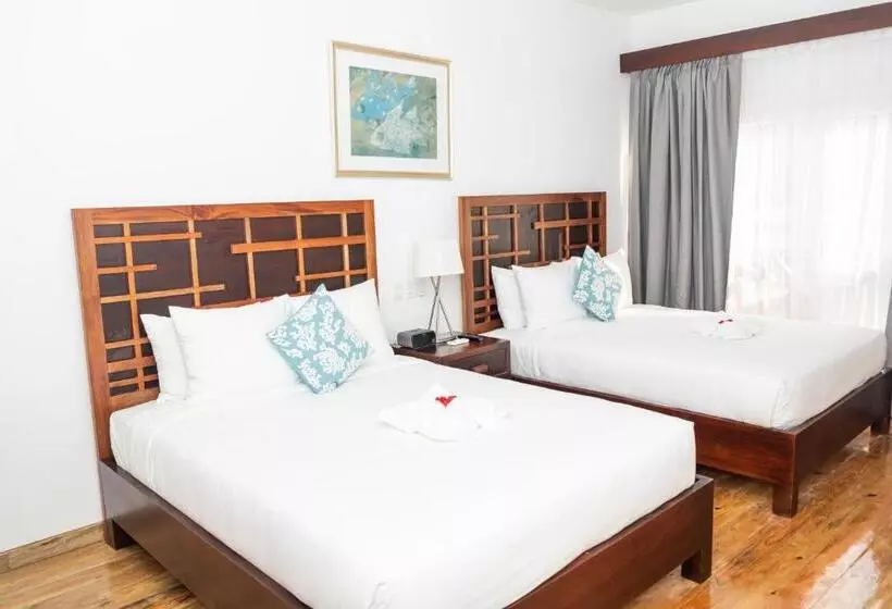 هتل La Placita Inn