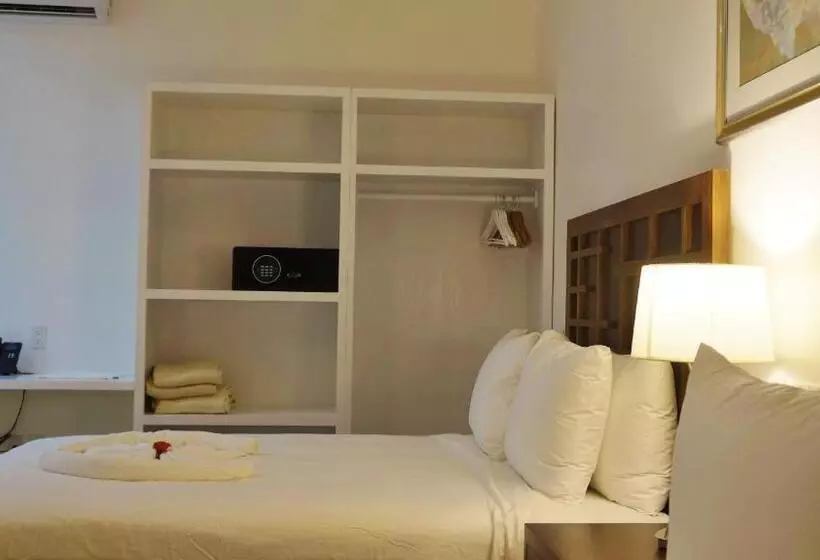 هتل La Placita Inn