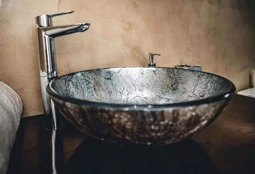 هتل La Placita Inn