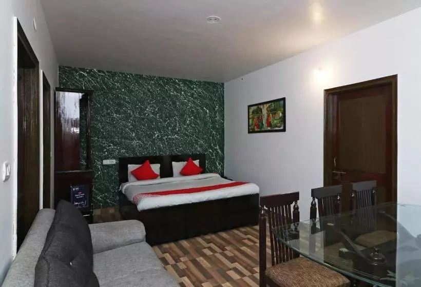 Hotelli Oyo 22268 The Janvi Cottage