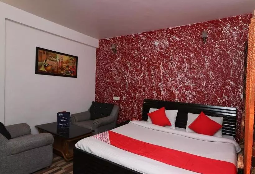 Hotelli Oyo 22268 The Janvi Cottage