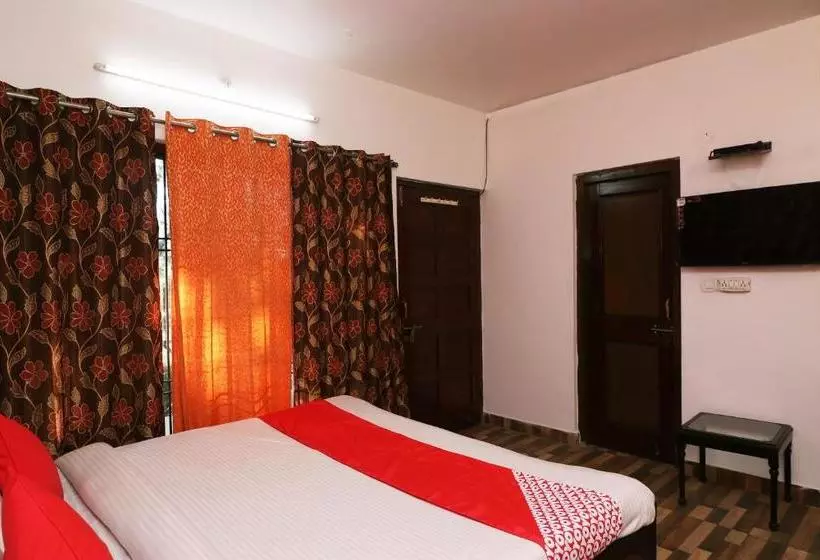 Hotelli Oyo 22268 The Janvi Cottage