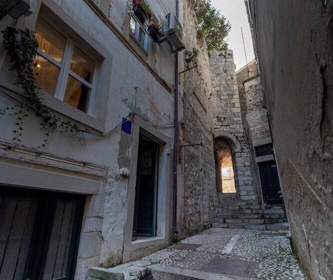 Old Town Fantastic 2