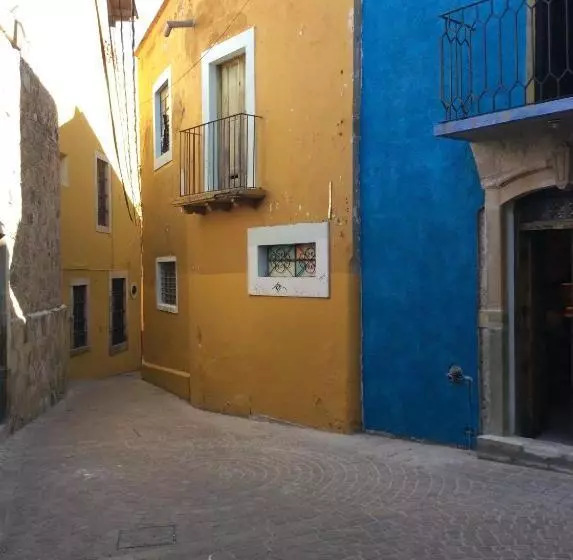 Hotel Del Color