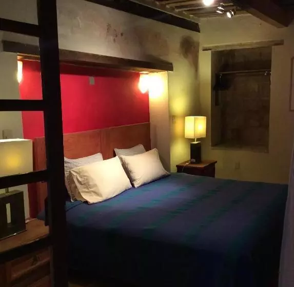 Hotel Del Color