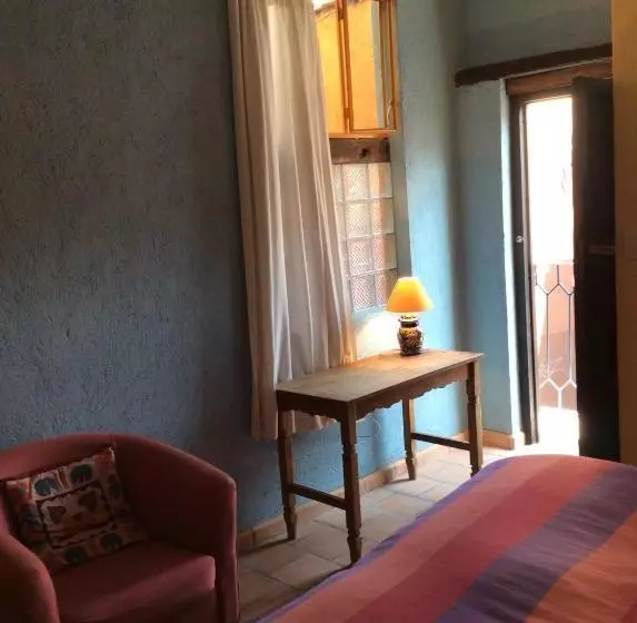Hotel Del Color