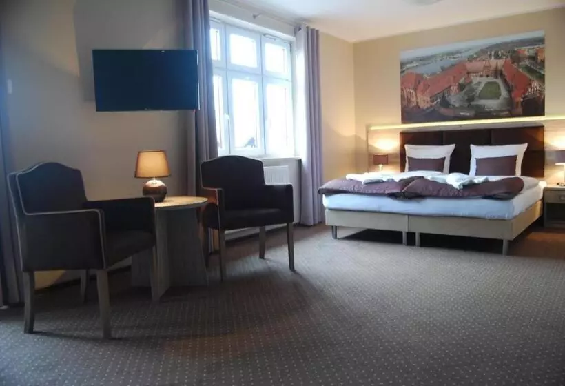 Hotel Piast Przy Zamku