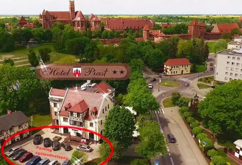Hotel Piast Przy Zamku