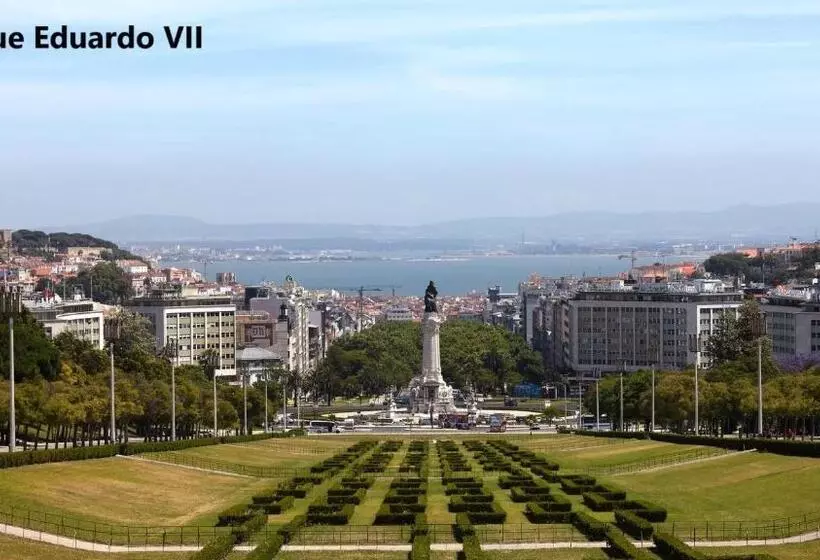 پانسیون Chiado Open World Hostel