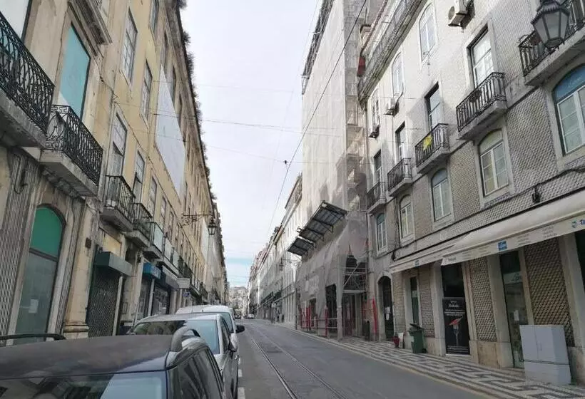 پانسیون Chiado Open World Hostel