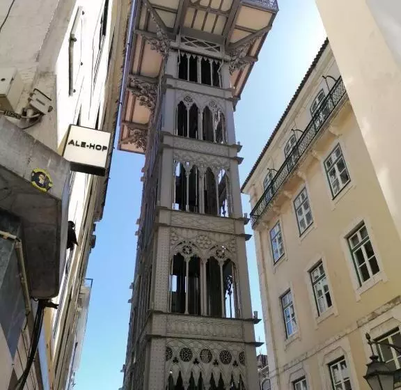 پانسیون Chiado Open World Hostel