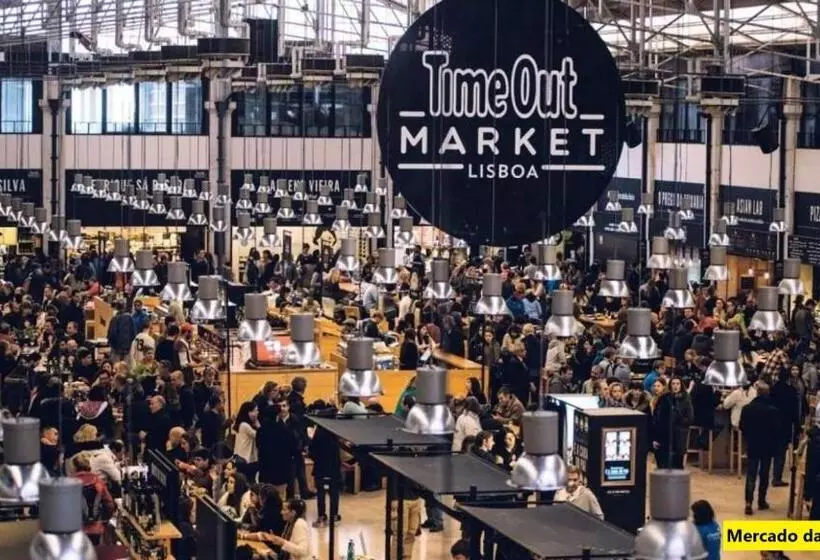 پانسیون Chiado Open World Hostel