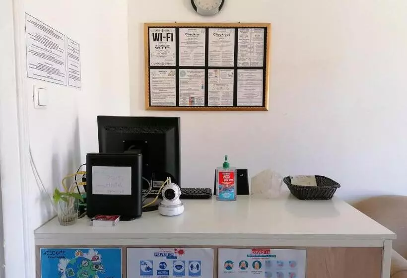 پانسیون Chiado Open World Hostel