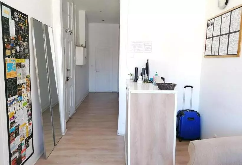 پانسیون Chiado Open World Hostel