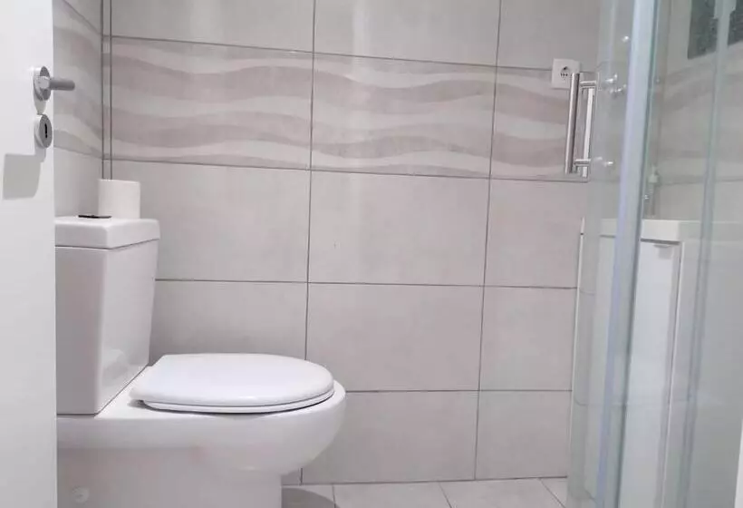 پانسیون Chiado Open World Hostel