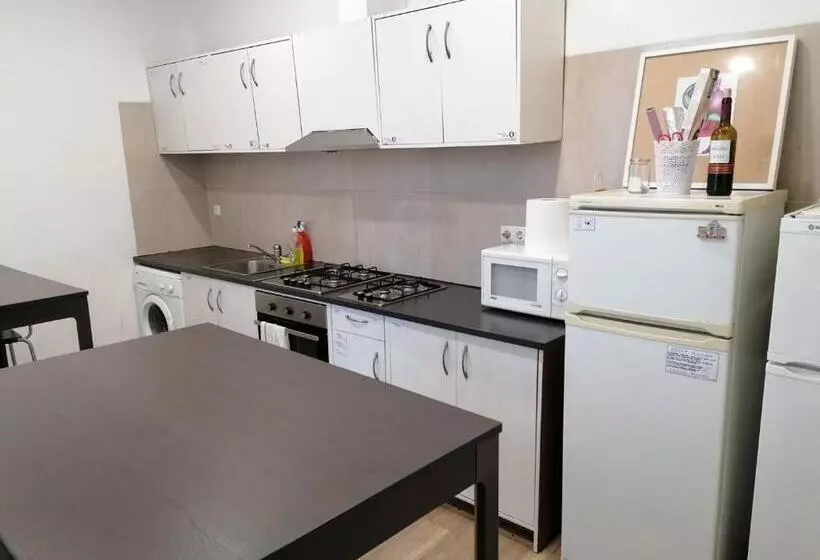 پانسیون Chiado Open World Hostel