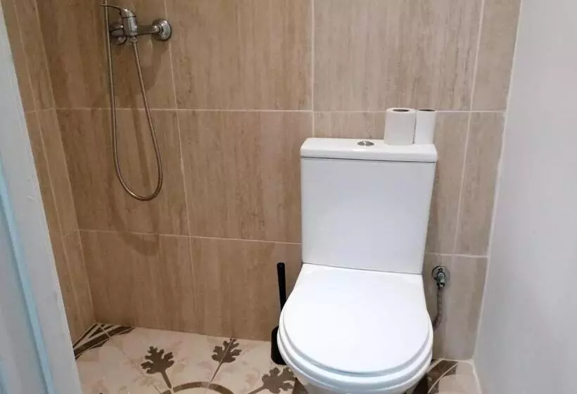 پانسیون Chiado Open World Hostel