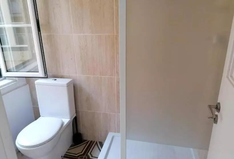 پانسیون Chiado Open World Hostel