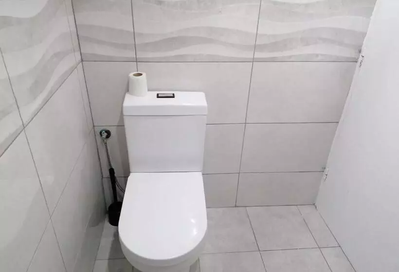 پانسیون Chiado Open World Hostel