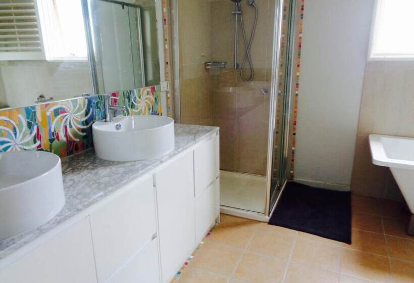 بنسيون Stylish Comfortable Central Artists Home