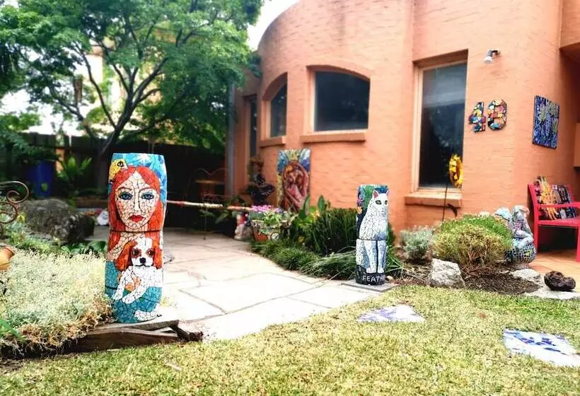 Majatalo Stylish Comfortable Central Artists Home