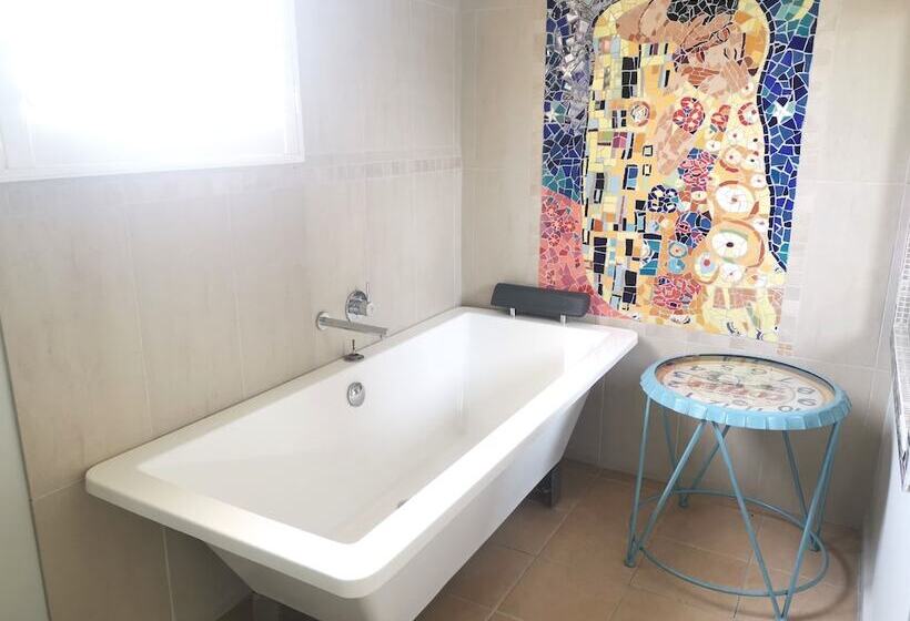 بنسيون Stylish Comfortable Central Artists Home