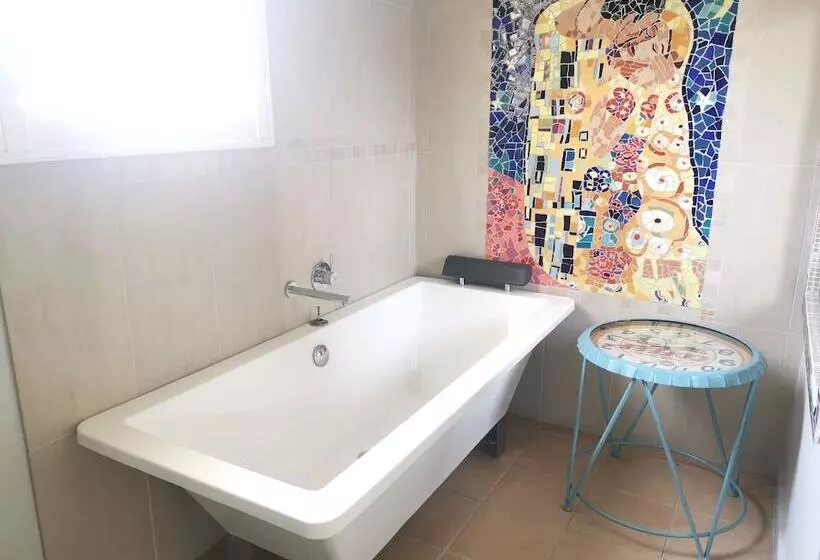 Majatalo Stylish Comfortable Central Artists Home