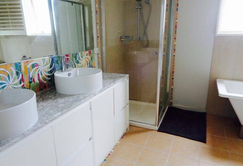 بنسيون Stylish Comfortable Central Artists Home