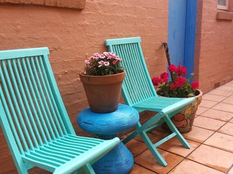 بنسيون Stylish Comfortable Central Artists Home