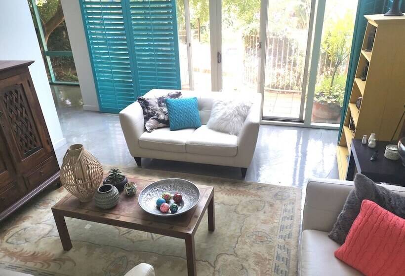 بنسيون Stylish Comfortable Central Artists Home