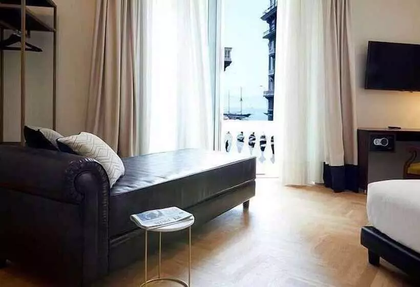 تختخواب و صبحانه Casa Vittoria Napoli  Santa Lucia