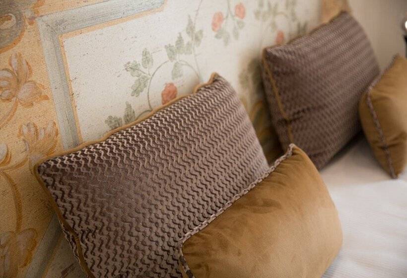 تختخواب و صبحانه Casa Vittoria Napoli Santa Lucia