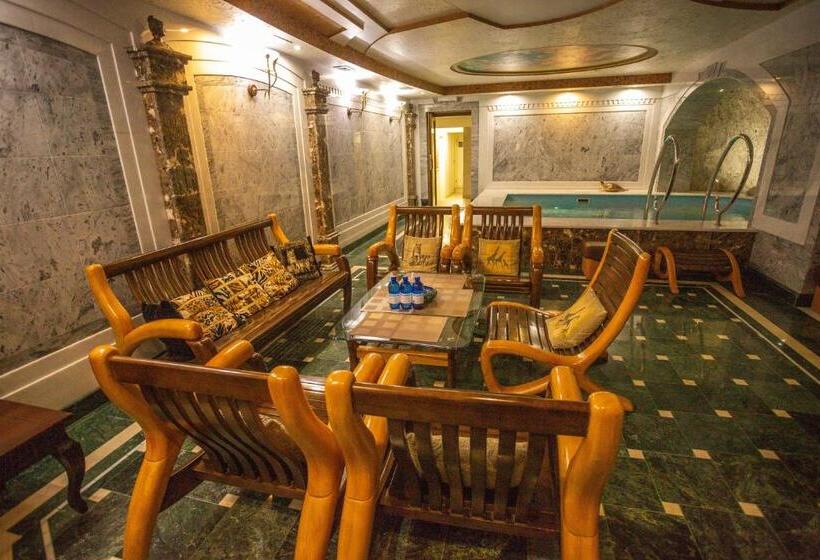 هتل Mandarin Clubhouse