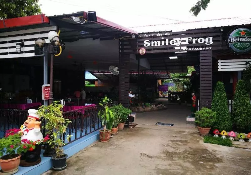 هتل Smiley Frog