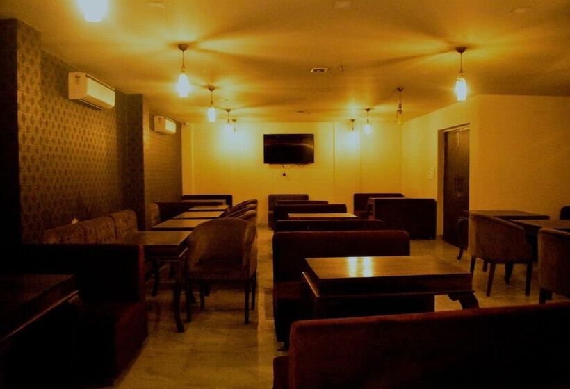 בית מלון כפרי The Raas Mahal