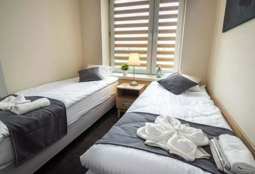 Hotelli Astoria Fly Modlin Airport