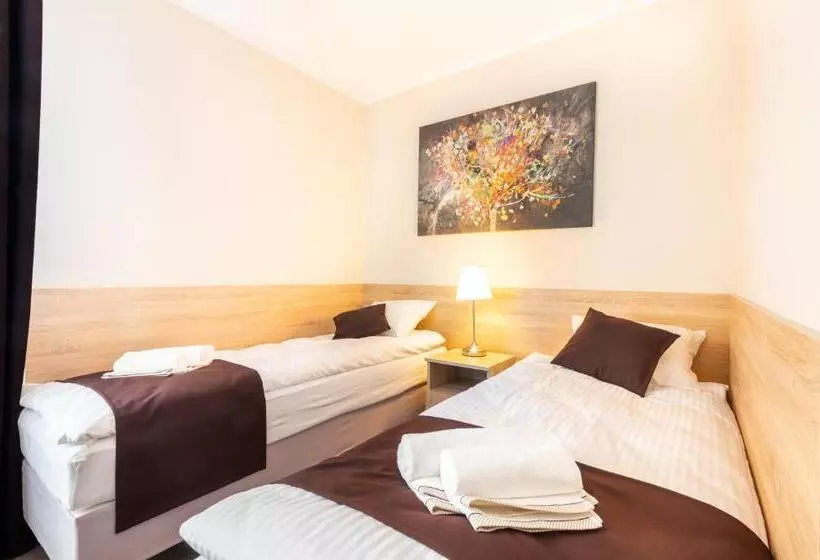 Hotelli Astoria Fly Modlin Airport