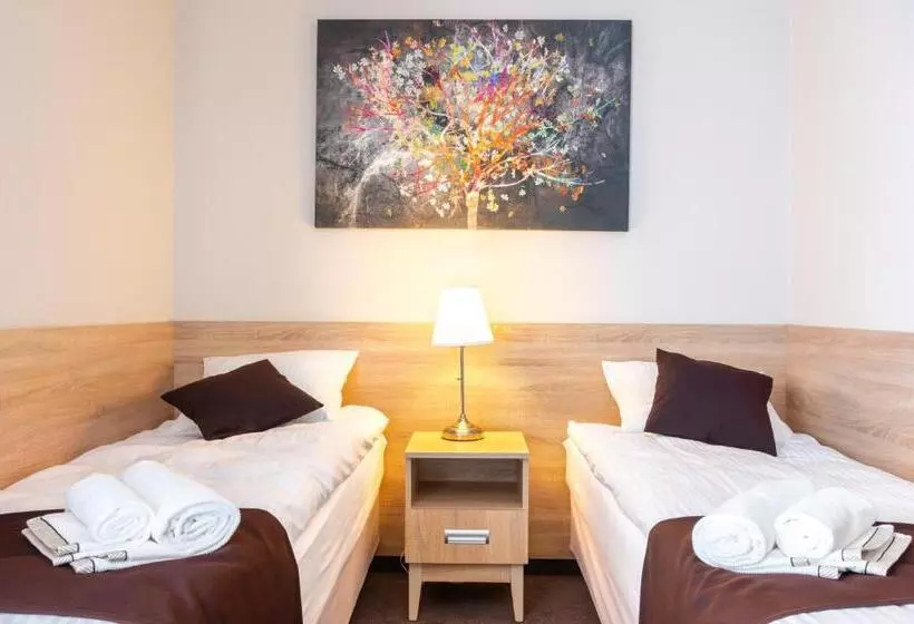 Hotelli Astoria Fly Modlin Airport