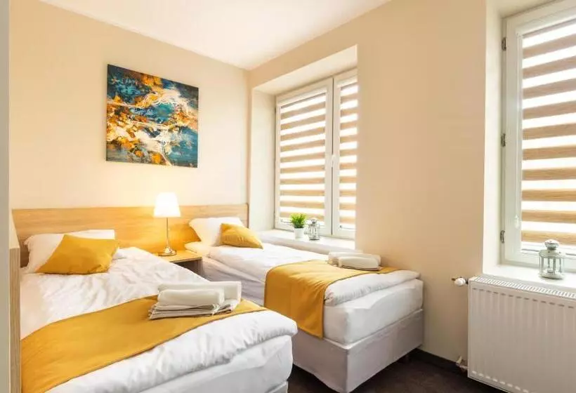 Hotelli Astoria Fly Modlin Airport