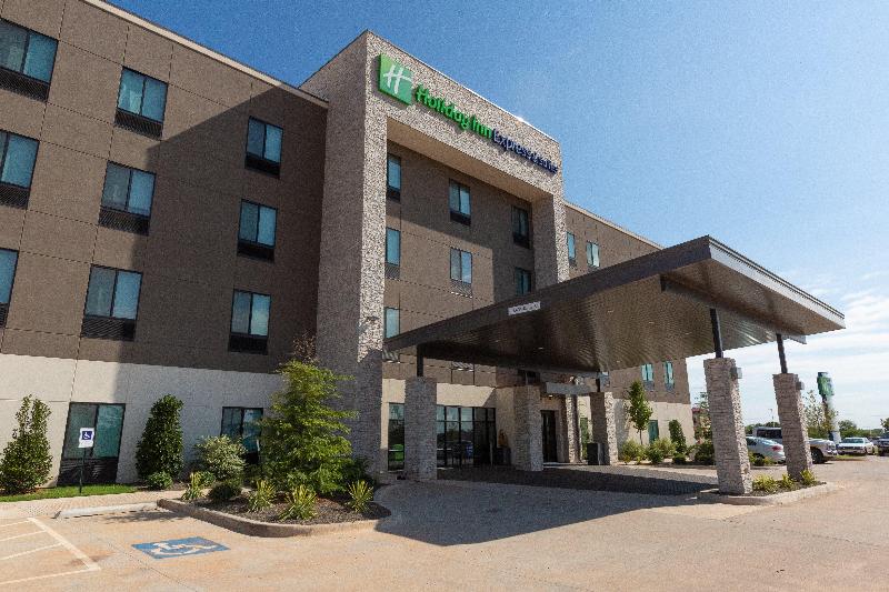 فندق Holiday Inn Express & Suites Kingfisher By Ihg